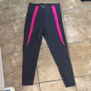 Sweaty Betty power 7/8 length Gray Leggings with Pink Stripes size M 8-10 NWOT